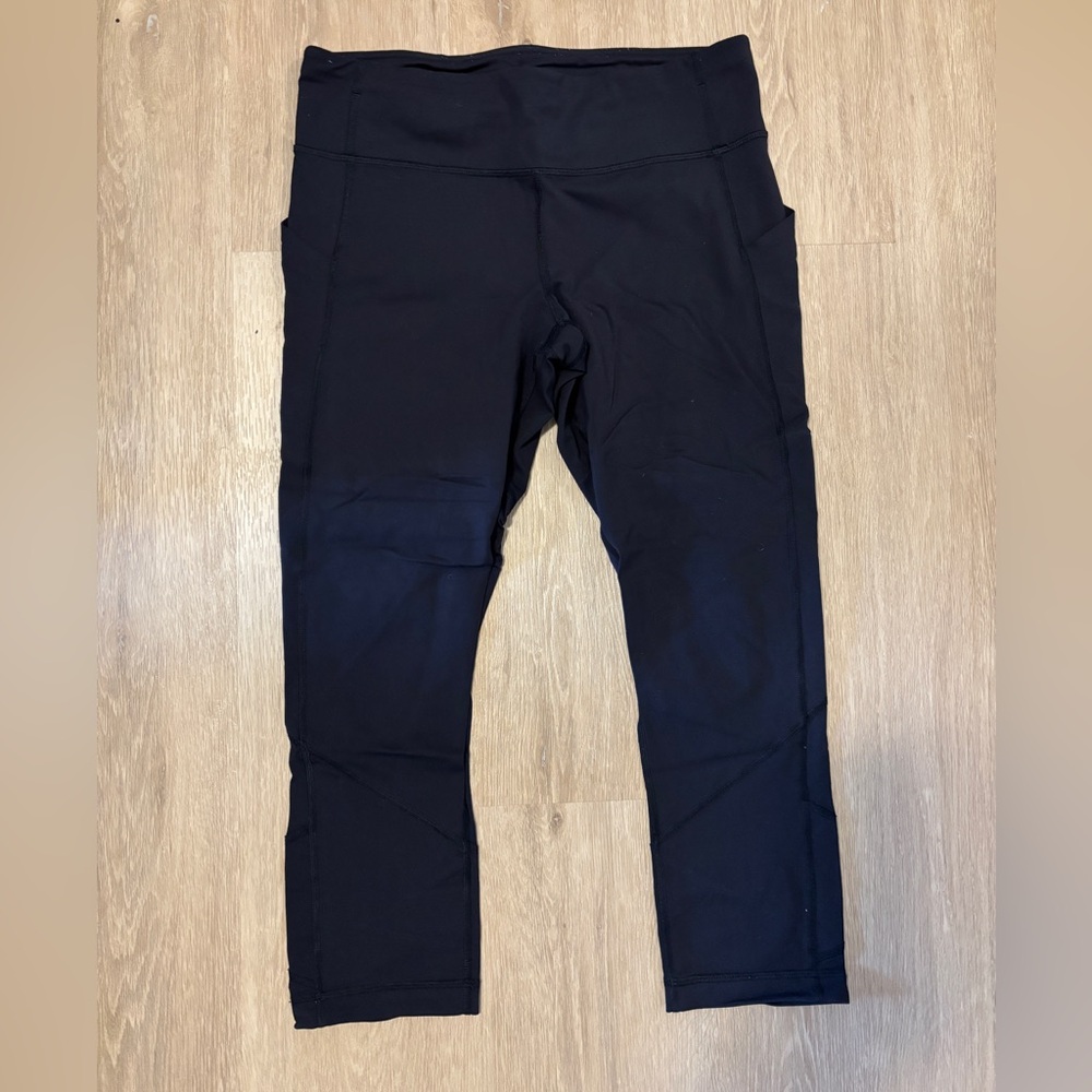 Lululemon pace rival crops size 8
